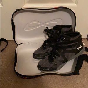 Black nifinty shoes with case